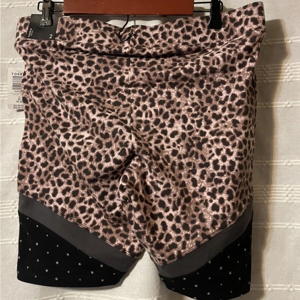 Torrid Chee Leo Stars Block Cotton Bike Shorts - Picture 3 of 3